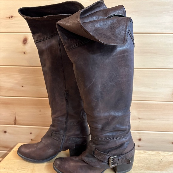 Browns 20” tall heeled boots. - Picture 4 of 4